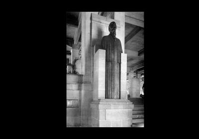 Estatua de Ignacio Vallarta en el edificio sede de la Suprema Corte de Justicia de la Nación.