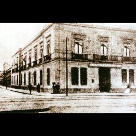 Casa número 5, posteriormente 68, de la Avenida Juárez, esquina con Revillagigedo, que dio asiento a la Suprema Corte de Justicia de 1906 a 1920.